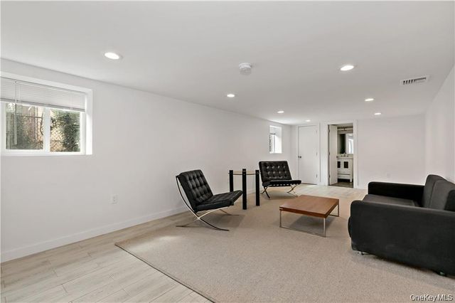 9 Lyons Place, New Rochelle, NY 10801