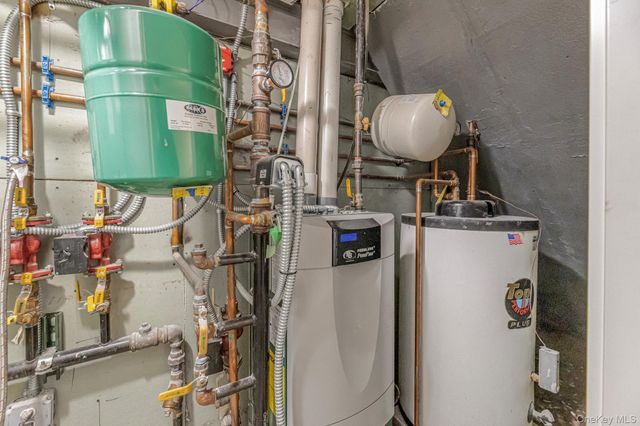 9 Lyons Place, New Rochelle, NY 10801