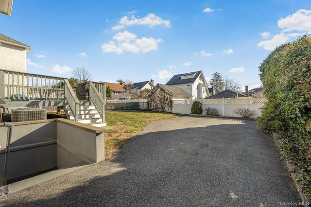 9 Lyons Place, New Rochelle, NY 10801