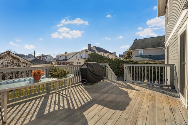 9 Lyons Place, New Rochelle, NY 10801