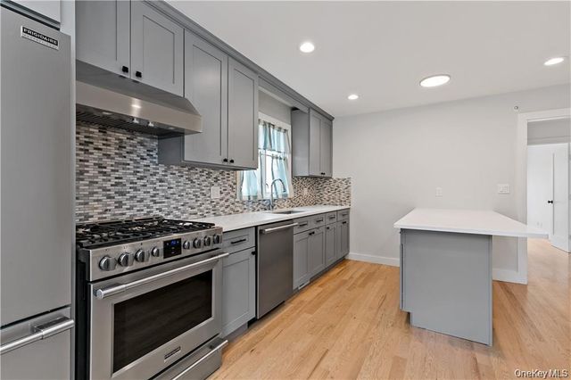 9 Lyons Place, New Rochelle, NY 10801