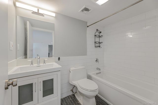 9 Lyons Place, New Rochelle, NY 10801