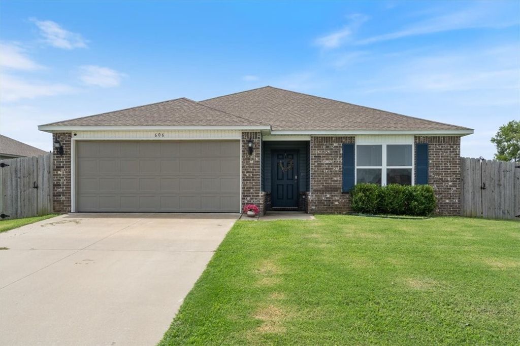 606 W Fitchberg Street, Siloam Springs, AR 72761