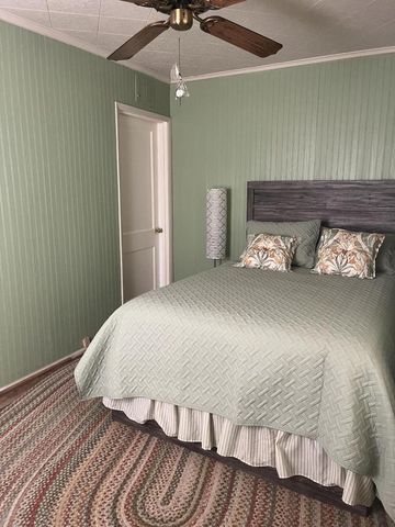 956 Circle DRIVE, Manitowoc, WI 54220