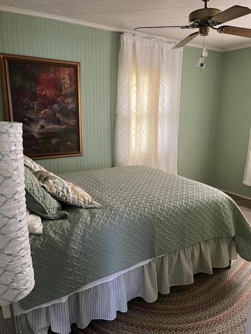 956 Circle DRIVE, Manitowoc, WI 54220