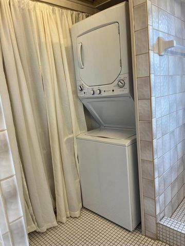 956 Circle DRIVE, Manitowoc, WI 54220