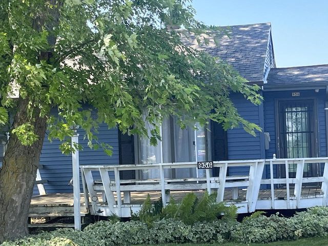 956 Circle DRIVE, Manitowoc, WI 54220