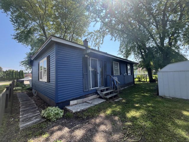 956 Circle DRIVE, Manitowoc, WI 54220