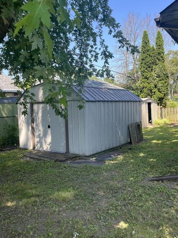 956 Circle DRIVE, Manitowoc, WI 54220