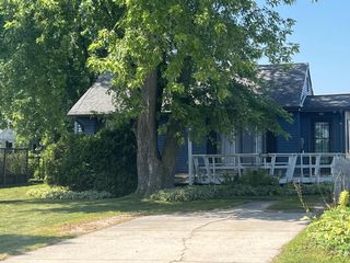 956 Circle DRIVE, Manitowoc, WI 54220