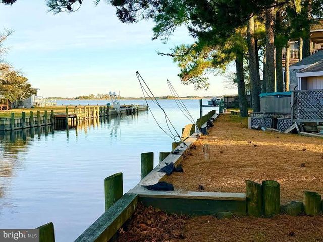 5105 RICHARDSON ST, Chincoteague Island, VA 23336