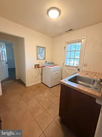 5105 RICHARDSON ST, Chincoteague Island, VA 23336