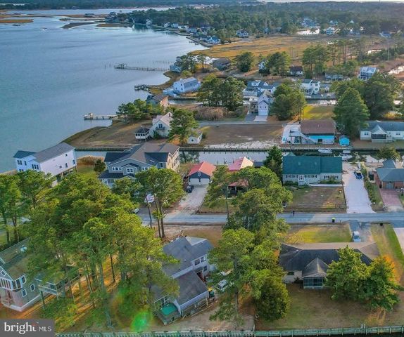 5105 RICHARDSON ST, Chincoteague Island, VA 23336