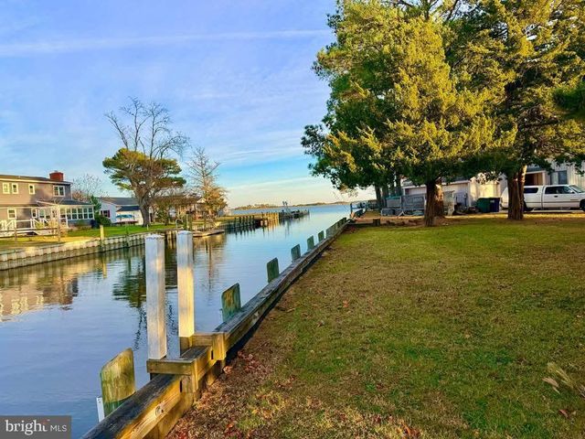 5105 RICHARDSON ST, Chincoteague Island, VA 23336