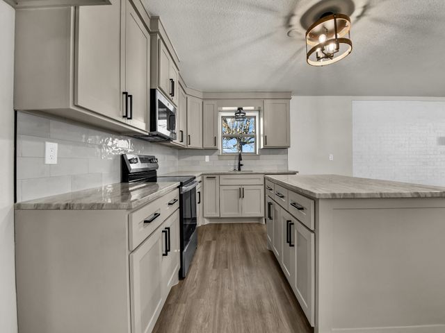 1390 Poe Prairie Road, Millsap, TX 76066