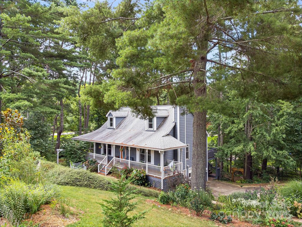 127 Forest Lake Drive, Asheville, NC 28803