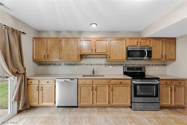 909 Lake Terrace Drive, Painesville, OH 44077