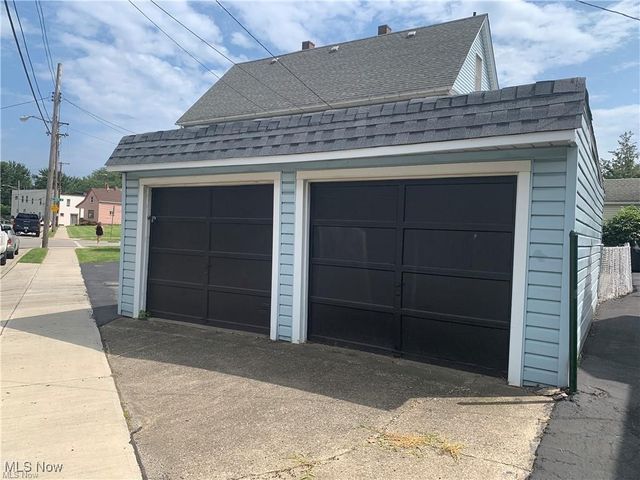 3946 E 54th Street, Newburgh Heights, OH 44105