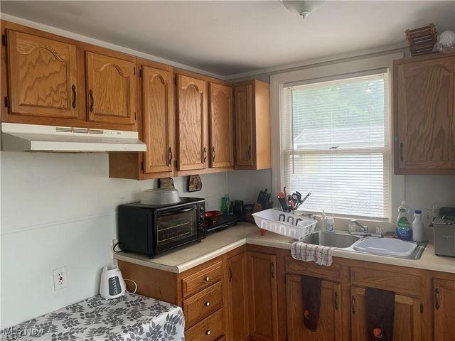 3946 E 54th Street, Newburgh Heights, OH 44105