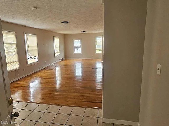 3946 E 54th Street, Newburgh Heights, OH 44105