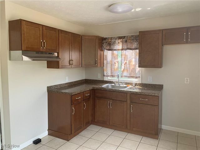 3946 E 54th Street, Newburgh Heights, OH 44105