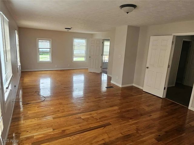 3946 E 54th Street, Newburgh Heights, OH 44105