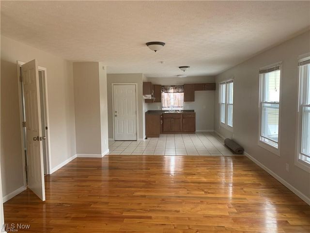 3946 E 54th Street, Newburgh Heights, OH 44105