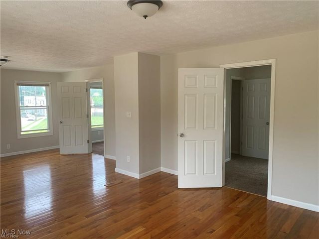 3946 E 54th Street, Newburgh Heights, OH 44105