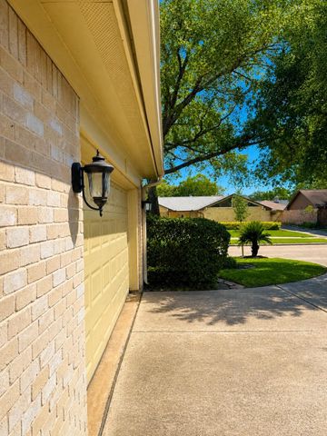 14906 Brookpoint Drive, Houston, TX 77062