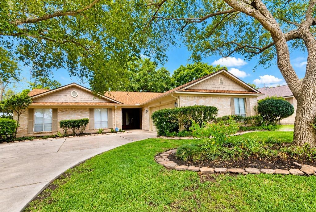 14906 Brookpoint Drive, Houston, TX 77062