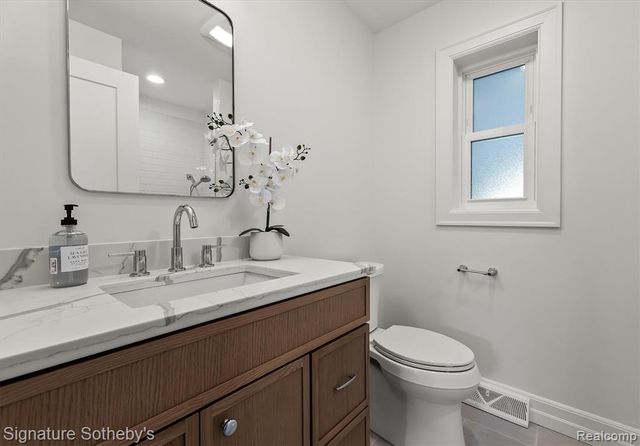 154 S Cranbrook Cross Road, Bloomfield Hills, MI 48301