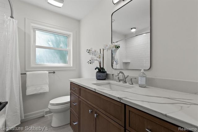 154 S Cranbrook Cross Road, Bloomfield Hills, MI 48301