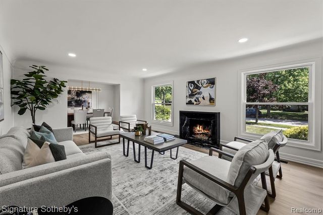 154 S Cranbrook Cross Road, Bloomfield Hills, MI 48301