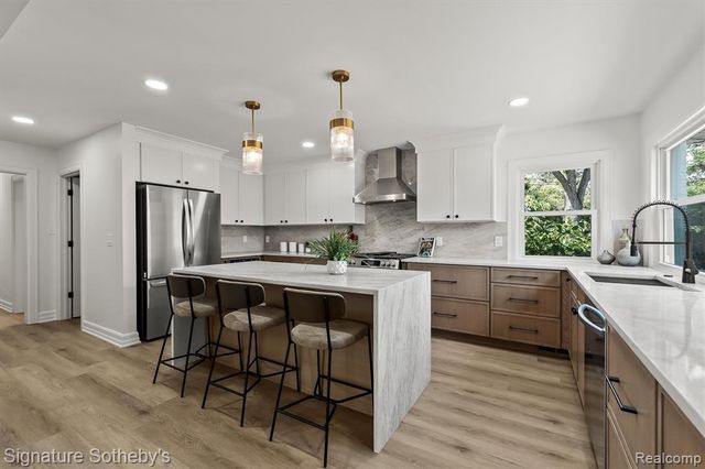 154 S Cranbrook Cross Road, Bloomfield Hills, MI 48301