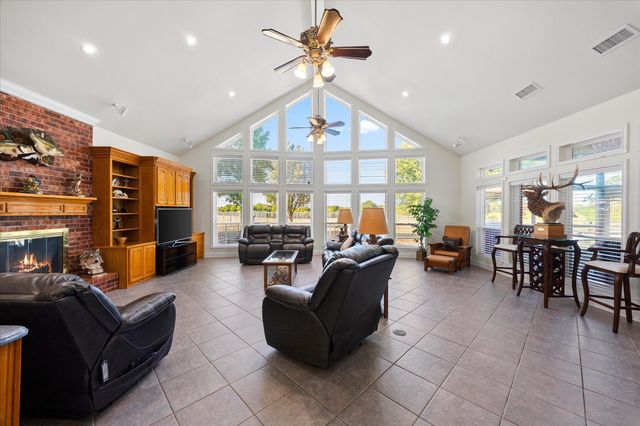 351 Rs County Road 3378, Emory, TX 75440