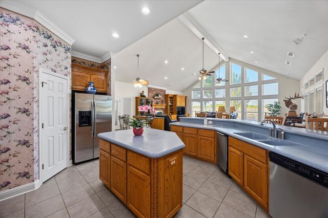 351 Rs County Road 3378, Emory, TX 75440