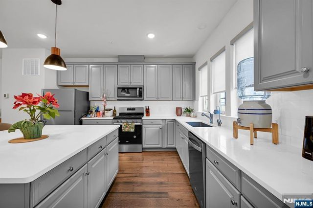 23 Haralson Court, Livingston, NJ 07039