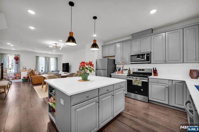 23 Haralson Court, Livingston, NJ 07039