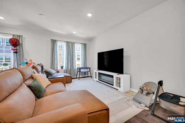 23 Haralson Court, Livingston, NJ 07039