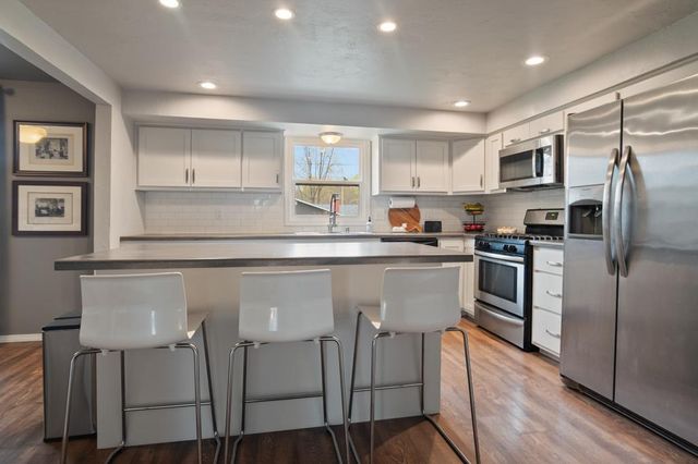1512 CORMIER ROAD, Green Bay, WI 54313