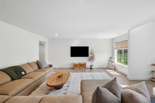 1591 Foxborough Drive, Marion, IA 52302