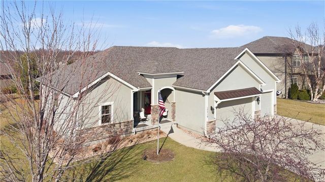 17710 Mission Ridge Drive, Smithville, MO 64089
