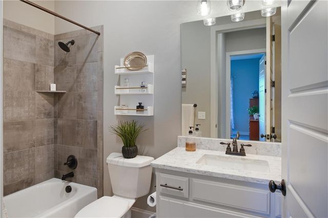 17710 Mission Ridge Drive, Smithville, MO 64089