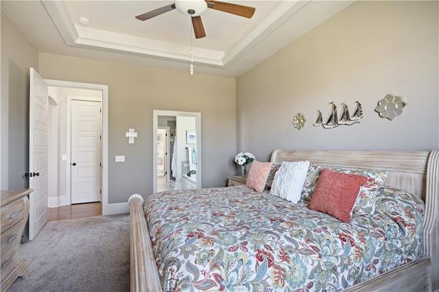 17710 Mission Ridge Drive, Smithville, MO 64089