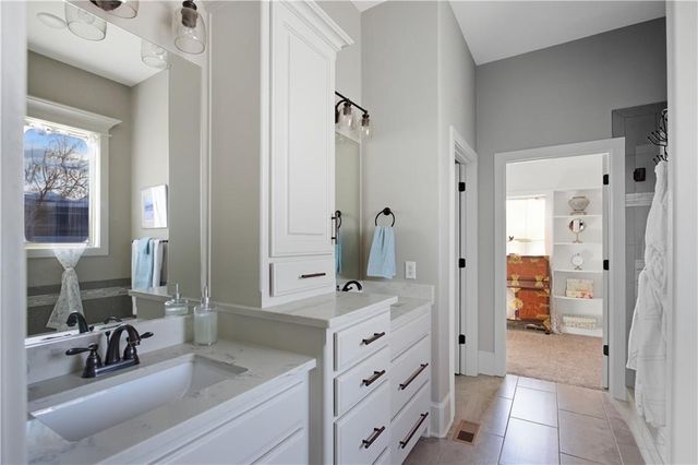 17710 Mission Ridge Drive, Smithville, MO 64089