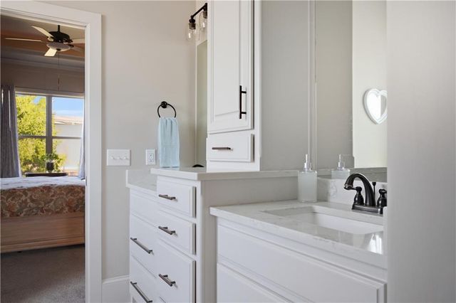 17710 Mission Ridge Drive, Smithville, MO 64089