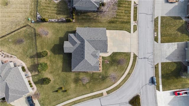 17710 Mission Ridge Drive, Smithville, MO 64089