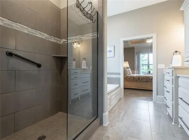 17710 Mission Ridge Drive, Smithville, MO 64089