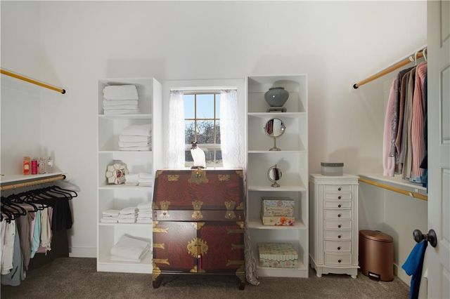 17710 Mission Ridge Drive, Smithville, MO 64089