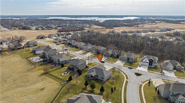 17710 Mission Ridge Drive, Smithville, MO 64089